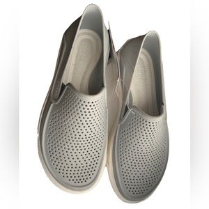 NEW CROCS CITILANE ROKA SLIP-ON, Boys size Youth 2, color (Smoke/White)